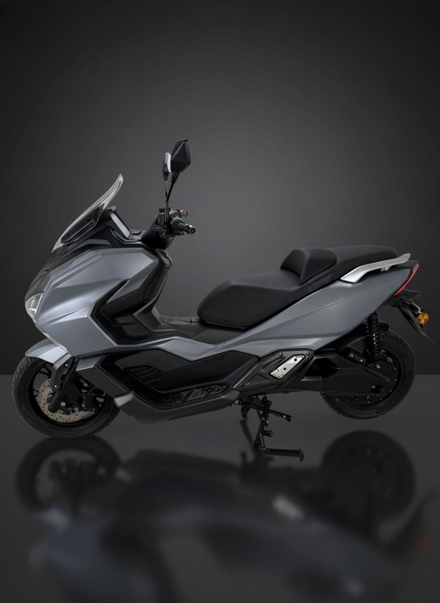 Dettaglio faro EMAX S